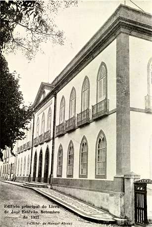 Edifício principal do Liceu José Estêvão em Setembro de 1927.