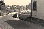 Outro aspecto da sa�da norte de Esgueira na d�cada de 1950, quando esta era a �nica estrada que ligava Aveiro a Espinho, vendo-se ao fundo a colina onde hoje se situa uma urbaniza��o.