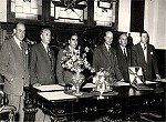 Cerim�nia de entrega do �Bronze� oferecido pelos Servidores do Munic�pio de Aveiro ao seu Ilustre Presidente, Sr. Dr. �lvaro da Silva Sampaio, em 8 d Julho de 1953.