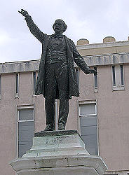 Est�tua de Jos� Est�v�o.