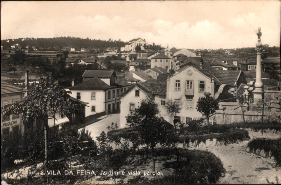 N.� 2 - VILA DA FEIRA. Jardim e vista parcial - Edi��o da Farm�cia Araujo - S/D - Dimens�es: 13,7x8,9 cm. - Col. Carneiro da Silva (Circulado em 30/97/1933)