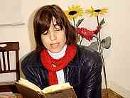 Prof. Aurora Cerqueira l� excertos da obra de M�rio Sacramento.