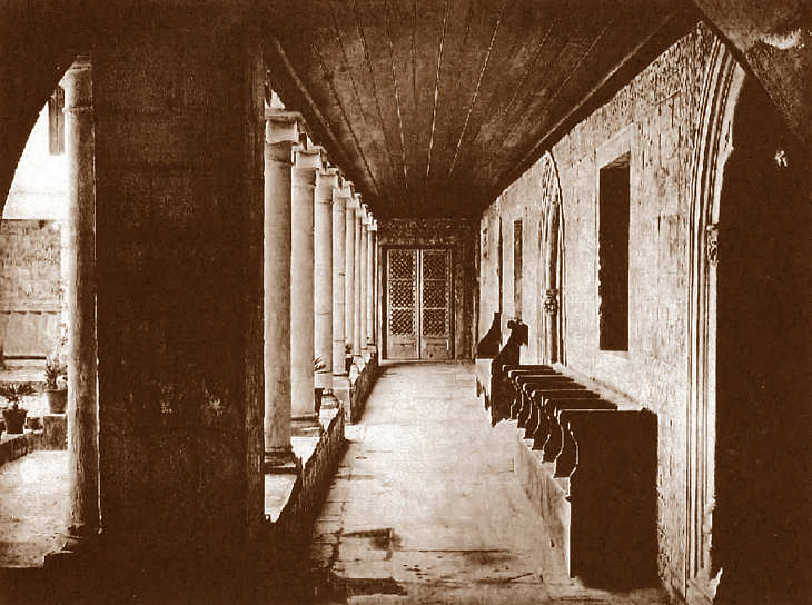 Fotografia do Claustro do Convento de Jesus de Aveiro. Colec��o particular. Clicar para ampliar.