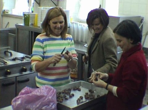 Quem quer festa, sua-lhe a testa! E para manter as tradi��es, � sempre preciso trabalho pr�vio.