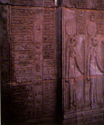 Fragmento com cifras de numera��o hier�glifa.