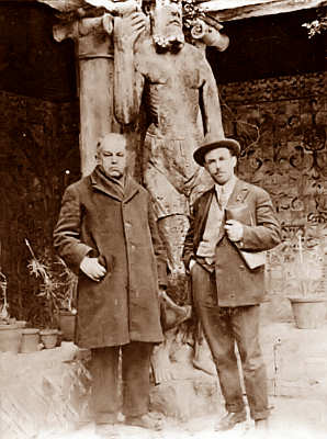 Ant�nio Augusto Marques Gomes e Dr. Alberto Souto, no Claustro do Museu de Aveiro, em 1926. Clicar para ampliar.