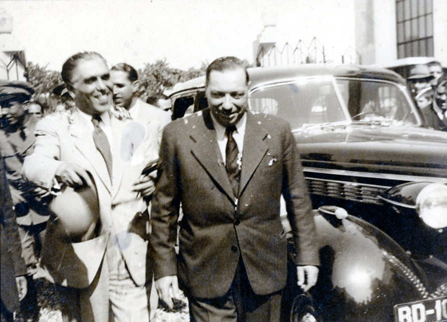 Eng.º Duarte Pacheco, Ministro das Obras Públicas e Comunicações e Comendador Augusto Martins Pereira numa visita às Fábricas ALBA (1932-1936).
