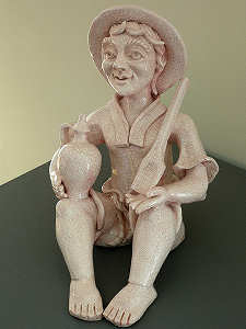 Menino marnoto com bilha e p�