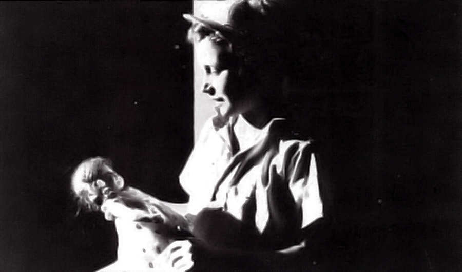 Imagem do filme Aniki-Bóbó - Clicar para ampliar.