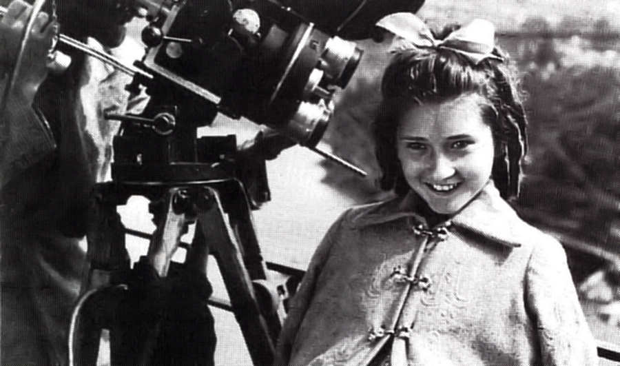 Imagem do filme Aniki-Bóbó - Clicar para ampliar.